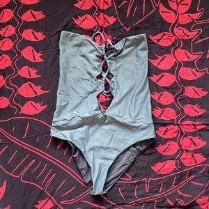 acacia bronx one piece